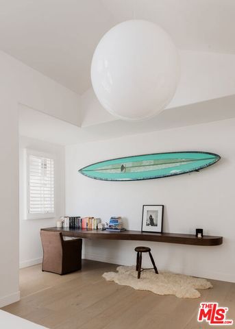 6435 Zumirez Drive 8, Malibu, CA 90265