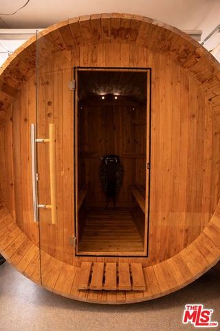 6435 Zumirez Drive 8, Malibu, CA 90265