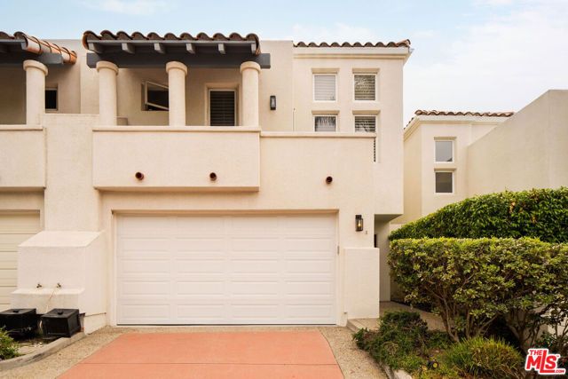 6435 Zumirez Drive 8, Malibu, CA 90265