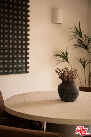 6435 Zumirez Drive 8, Malibu, CA 90265