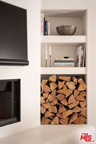 6435 Zumirez Drive 8, Malibu, CA 90265