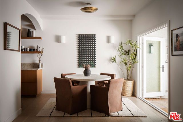 6435 Zumirez Drive 8, Malibu, CA 90265