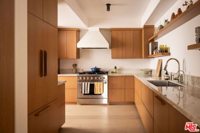 6435 Zumirez Drive 8, Malibu, CA 90265