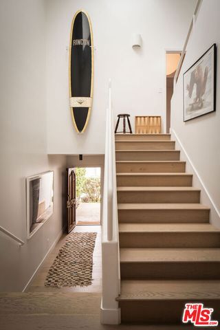 6435 Zumirez Drive 8, Malibu, CA 90265