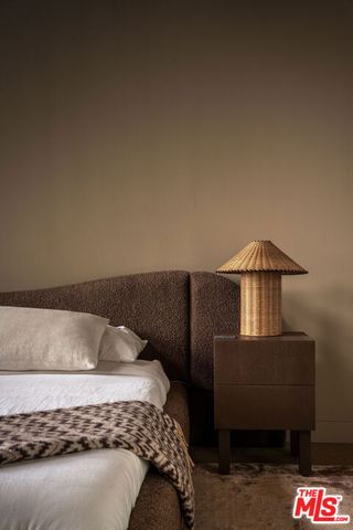 6435 Zumirez Drive 8, Malibu, CA 90265