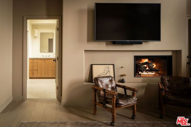 6435 Zumirez Drive 8, Malibu, CA 90265