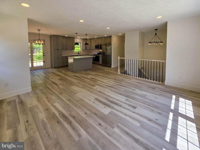240 OAK DR, Orrtanna, PA 17353