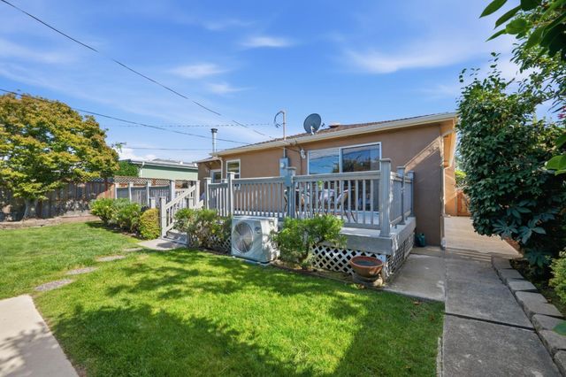 213 Estrella Way, San Mateo, CA 94403