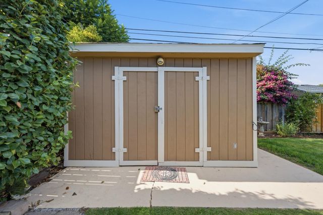213 Estrella Way, San Mateo, CA 94403