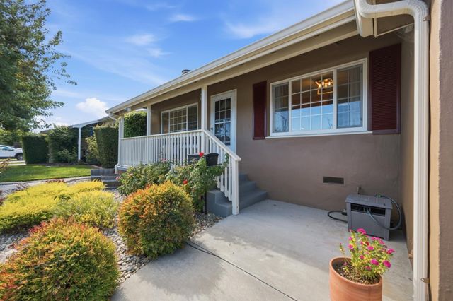 213 Estrella Way, San Mateo, CA 94403
