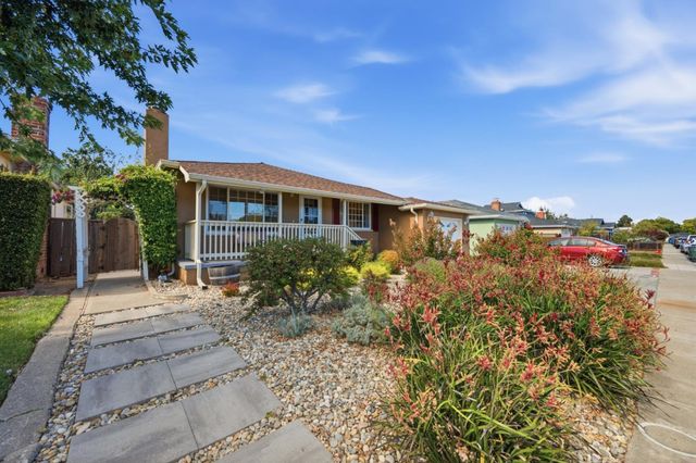 213 Estrella Way, San Mateo, CA 94403