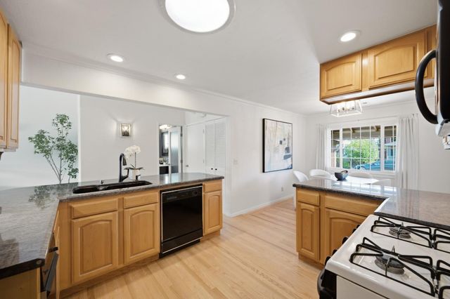 213 Estrella Way, San Mateo, CA 94403
