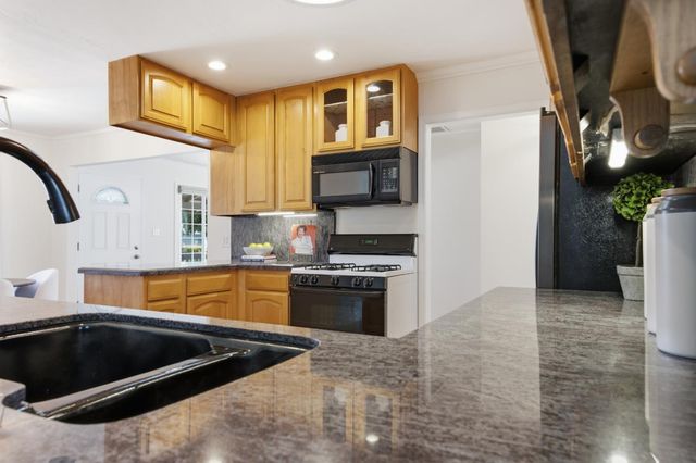 213 Estrella Way, San Mateo, CA 94403