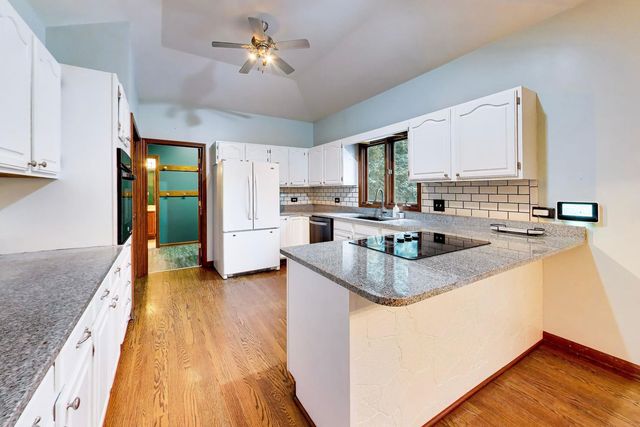 2120 Kenton Lane, Libertyville, IL 60048