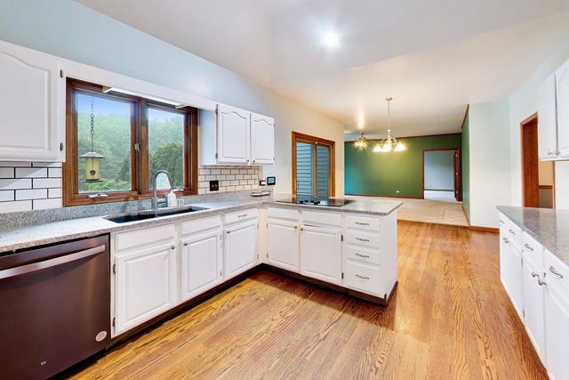 2120 Kenton Lane, Libertyville, IL 60048