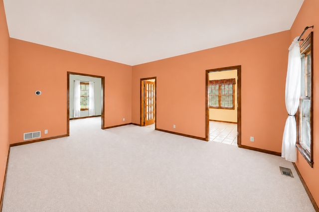 2120 Kenton Lane, Libertyville, IL 60048