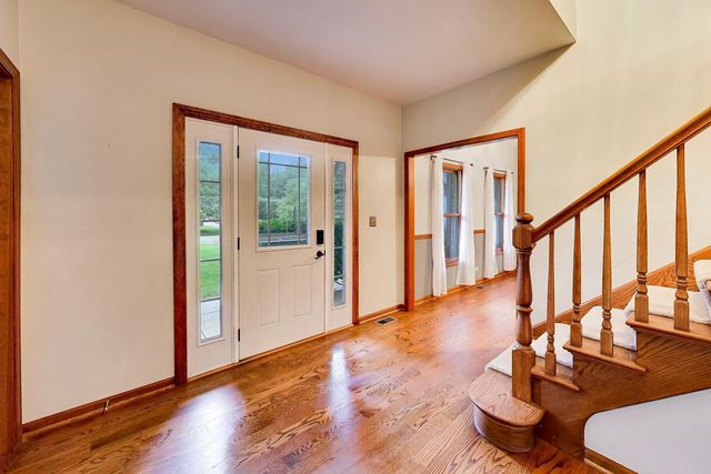 2120 Kenton Lane, Libertyville, IL 60048