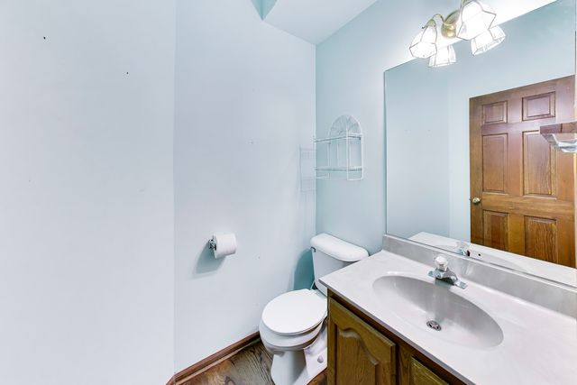 2120 Kenton Lane, Libertyville, IL 60048