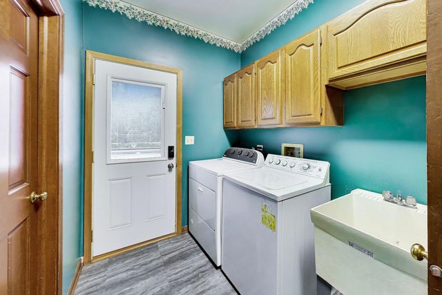 2120 Kenton Lane, Libertyville, IL 60048