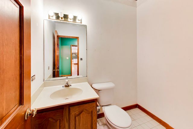 2120 Kenton Lane, Libertyville, IL 60048