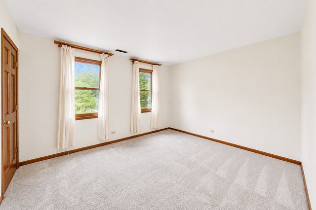 2120 Kenton Lane, Libertyville, IL 60048