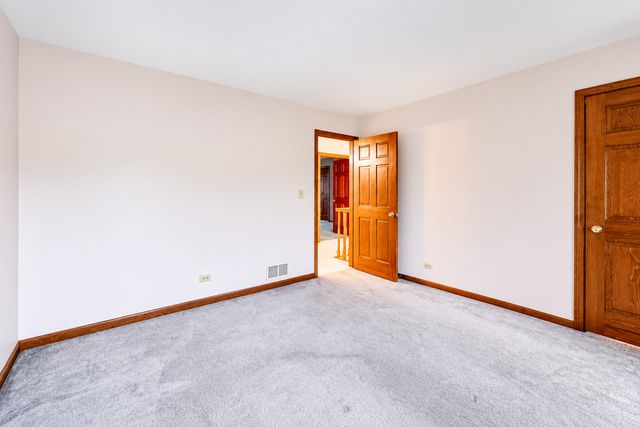 2120 Kenton Lane, Libertyville, IL 60048