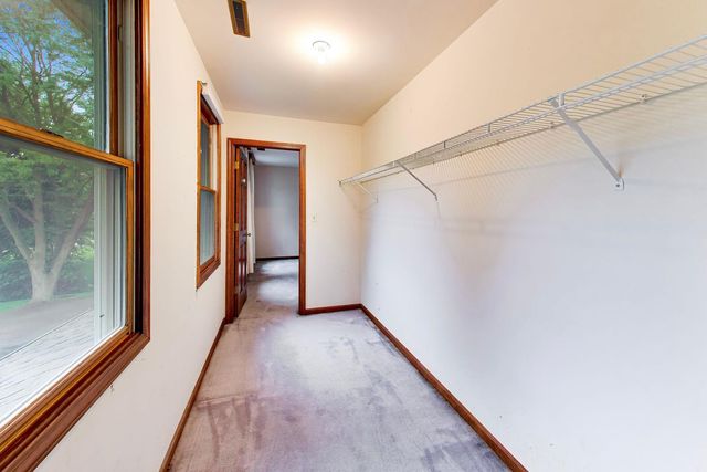 2120 Kenton Lane, Libertyville, IL 60048
