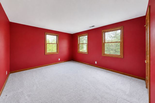 2120 Kenton Lane, Libertyville, IL 60048