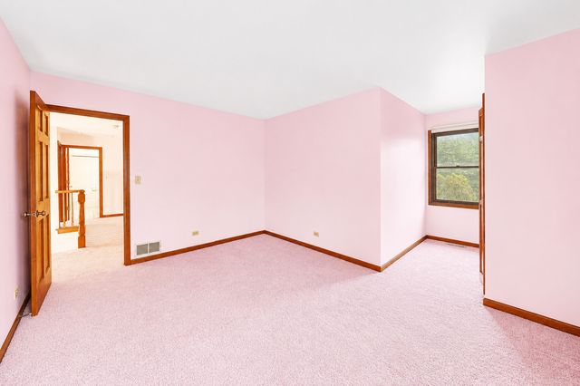 2120 Kenton Lane, Libertyville, IL 60048