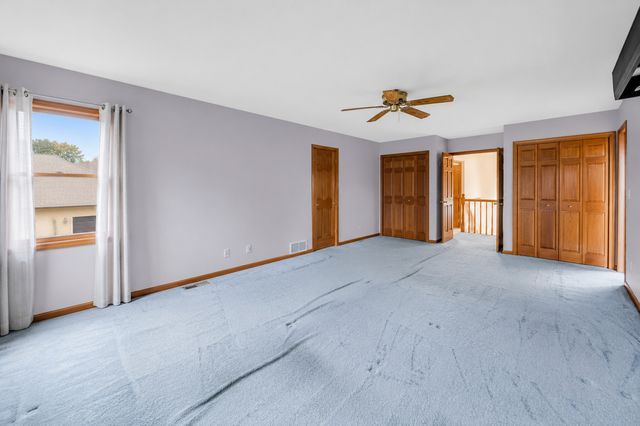 2120 Kenton Lane, Libertyville, IL 60048