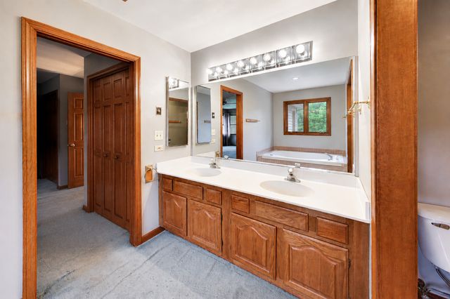 2120 Kenton Lane, Libertyville, IL 60048