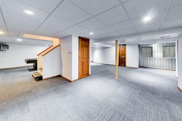 2120 Kenton Lane, Libertyville, IL 60048