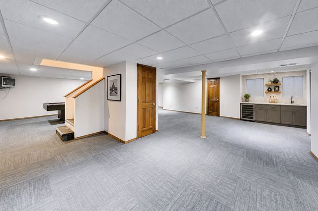 2120 Kenton Lane, Libertyville, IL 60048
