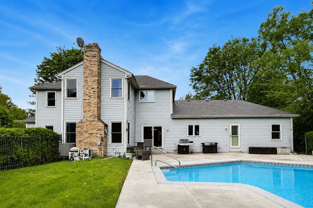 2120 Kenton Lane, Libertyville, IL 60048