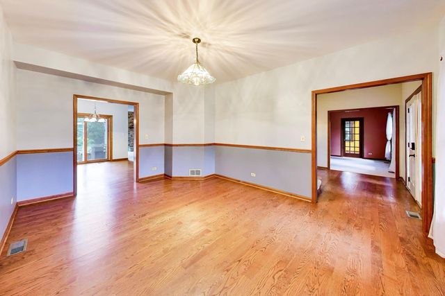2120 Kenton Lane, Libertyville, IL 60048