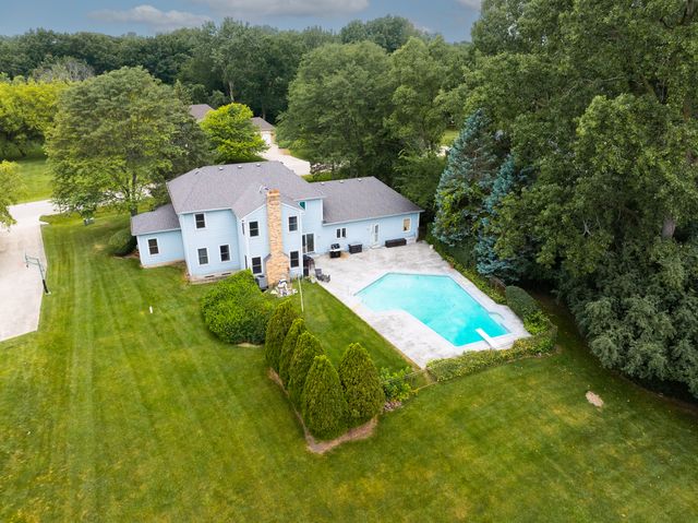 2120 Kenton Lane, Libertyville, IL 60048