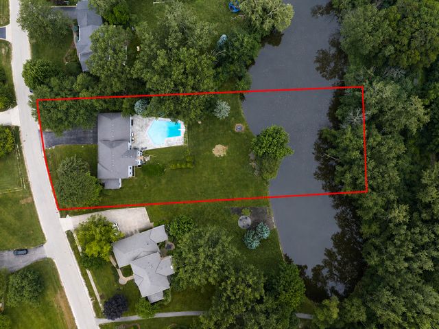 2120 Kenton Lane, Libertyville, IL 60048