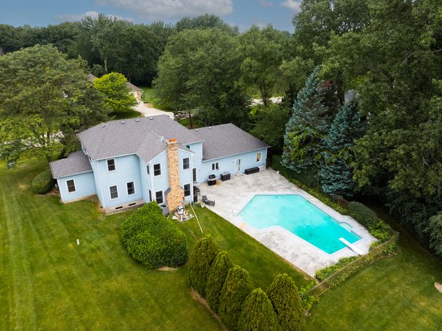 2120 Kenton Lane, Libertyville, IL 60048