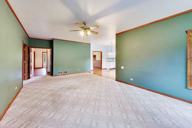 2120 Kenton Lane, Libertyville, IL 60048