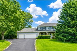 2120 Kenton Lane, Libertyville, IL 60048