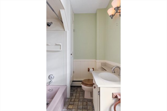 20 Riverview Ave, Waltham, MA 02453