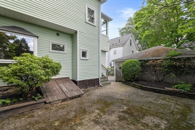 20 Riverview Ave, Waltham, MA 02453