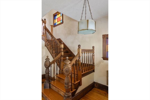 20 Riverview Ave, Waltham, MA 02453