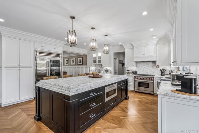 25 Boyd Drive, Westbury, NY 11590