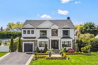 25 Boyd Drive, Westbury, NY 11590