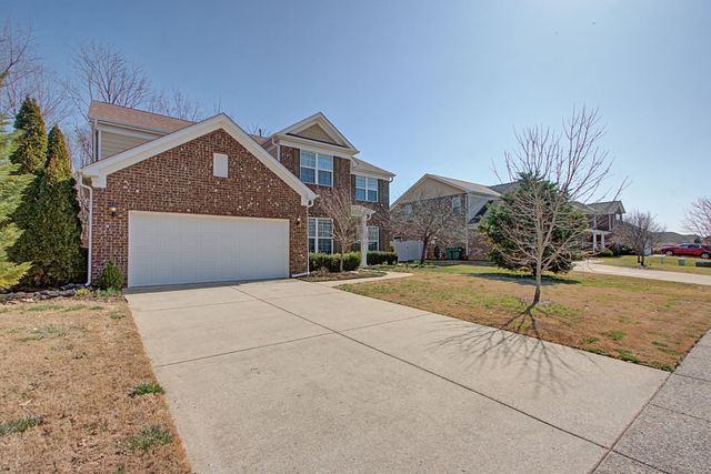 2827 Kaye Dr, Thompsons Station, TN 37179