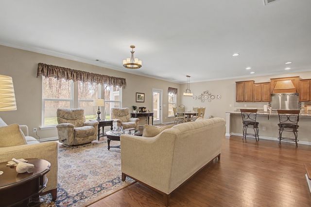 2827 Kaye Dr, Thompsons Station, TN 37179