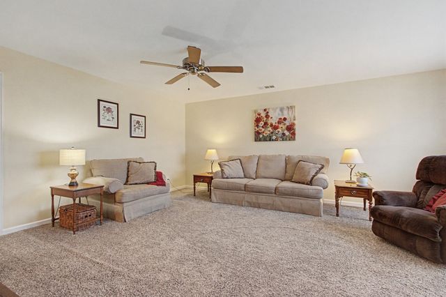 2827 Kaye Dr, Thompsons Station, TN 37179