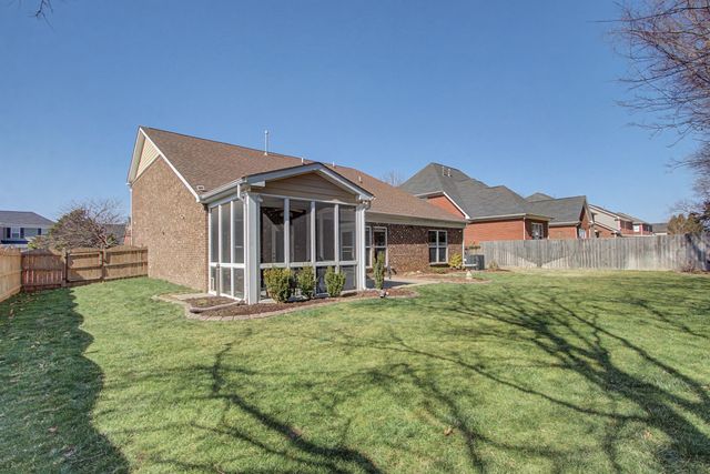 2827 Kaye Dr, Thompsons Station, TN 37179