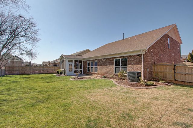 2827 Kaye Dr, Thompsons Station, TN 37179